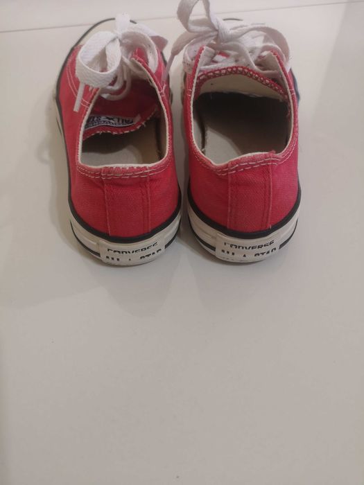 Incaltaminte Converse culoarea rosie
