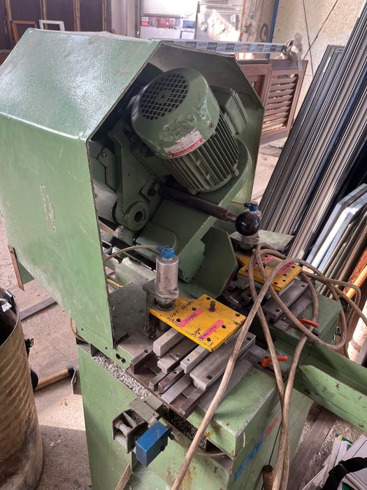 Машина за стъклодържател