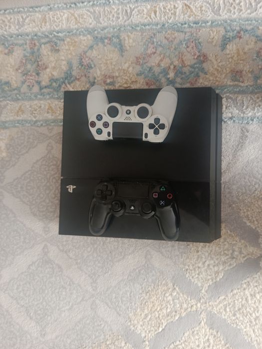 Продаю PS 4 fat.