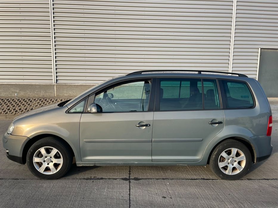VOLKSWAGEN Touran 0 — imagine 3
