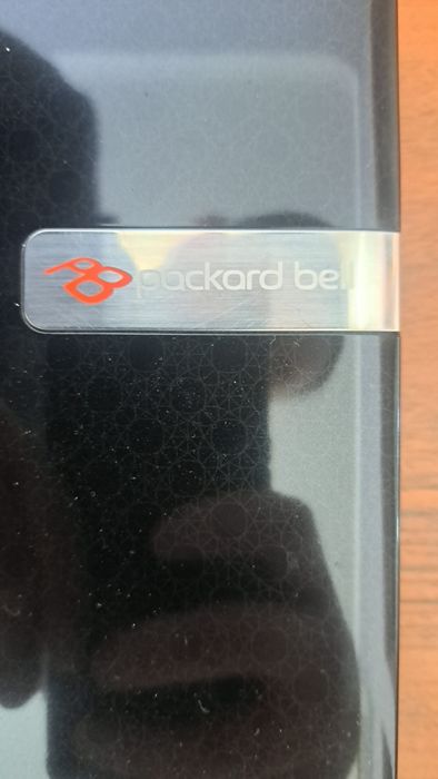 Ноутбук,  packard bell зарядку держит