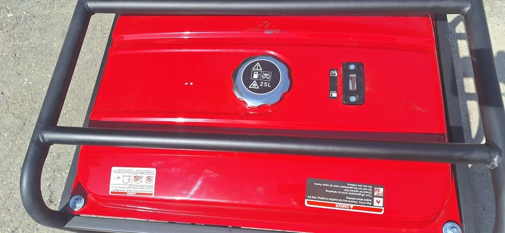 Генератор, движок 5500w 230v