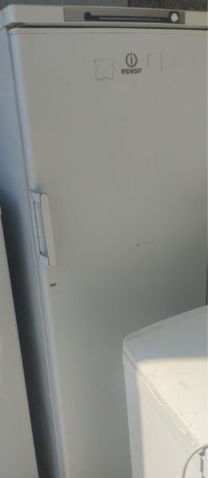 Холодильник и стиральная машина, рабочие