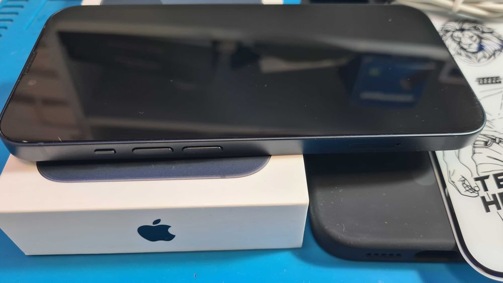 iPhone 13 перфектен 128GB памет 85% батерия с кутия без драскотина