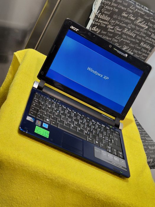 Mini laptop Acer cu Windows XP