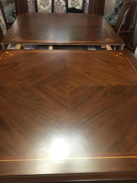 Продаётся стол и стулья