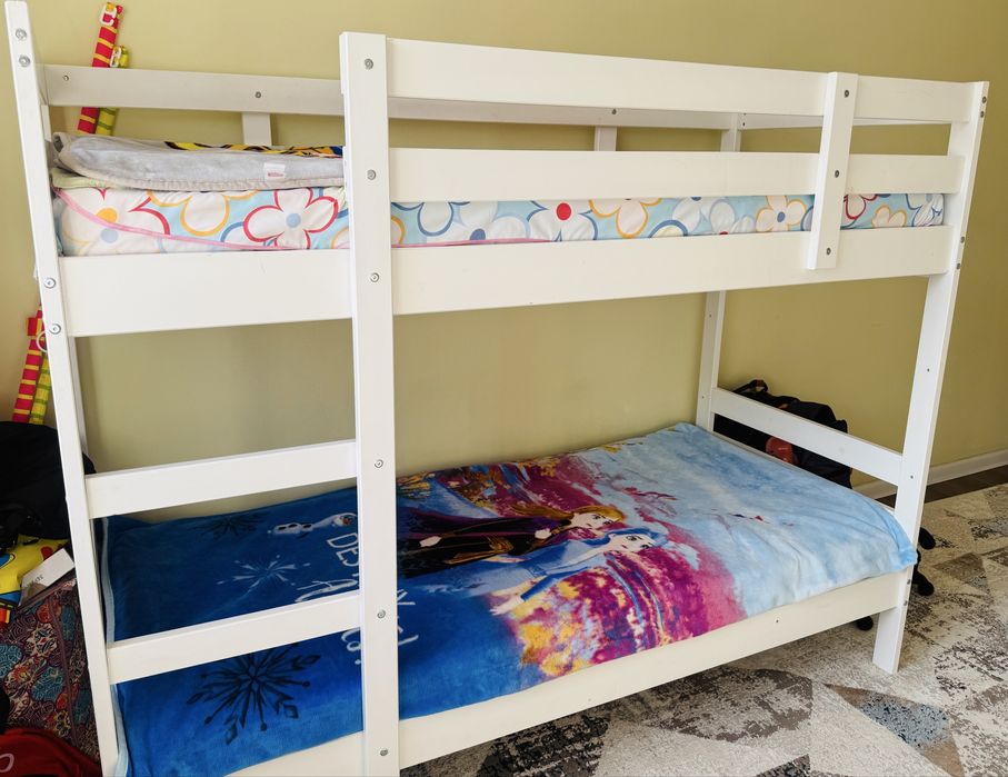 Продам двухяростную кровать