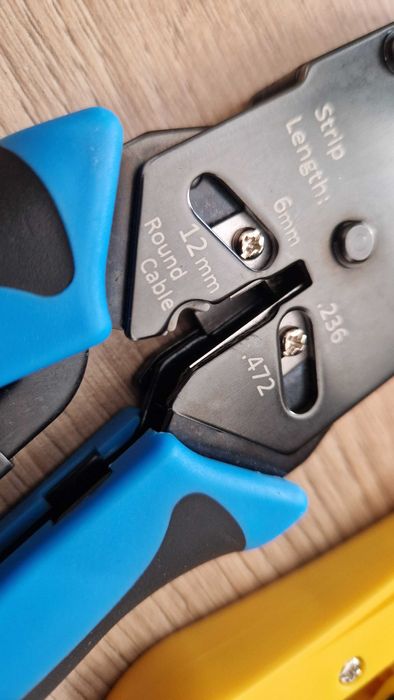 Set profesional de sertizat mufe si prize de retea sau telefon