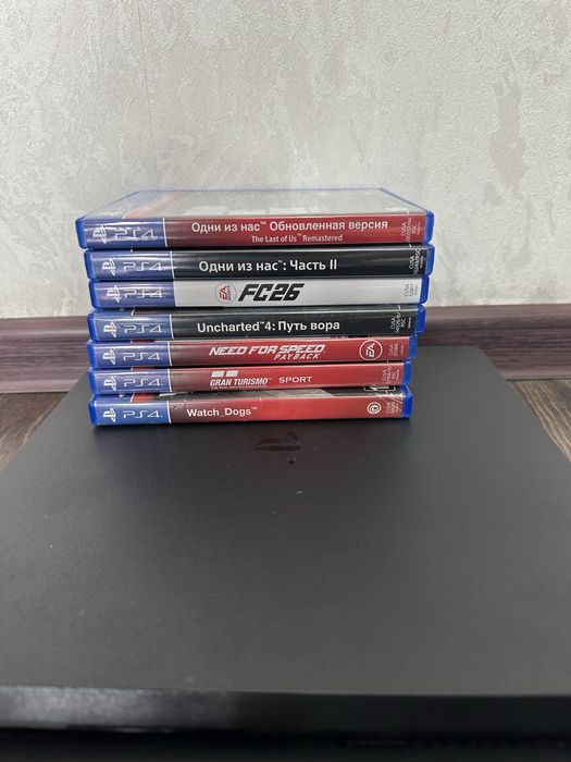 PlayStation 4 slim + 7 дисков + 5 геймпадов