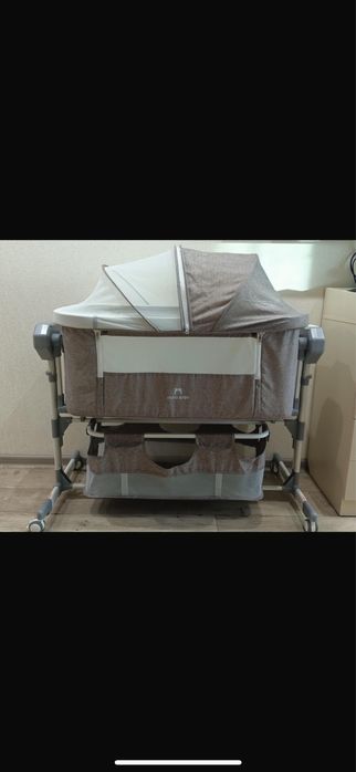 Продаеться кроватка, коляска и стульчик