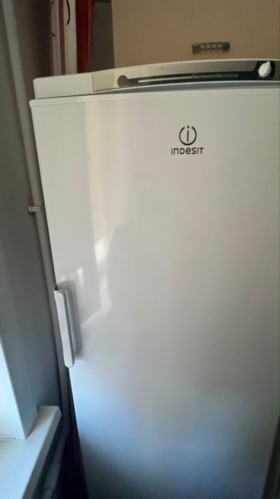 Продается Морозильник Indesit