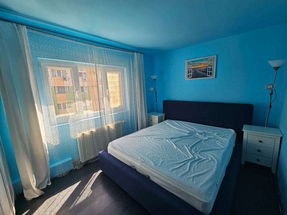 Inchiriez apartament cu 2 camere + living