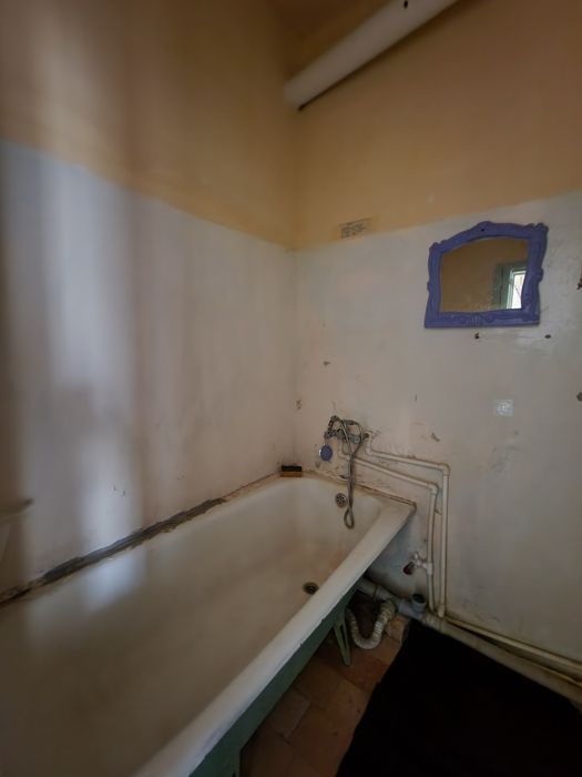 5-mik tomonda 2 xonali uy sotiladi