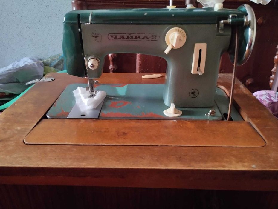 Швейная машинка Чайка
