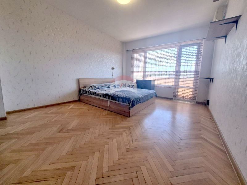 Продава се Двустаен апартамент в Варна, Цветен квартал - 61 кв.м за 2377 €/кв.м - Снимка #3