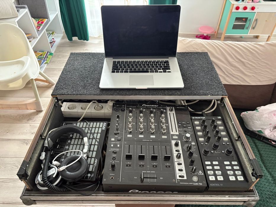 Pioneer DJM 750, Traktor X1 MK2, fly case pachet complet plug&play