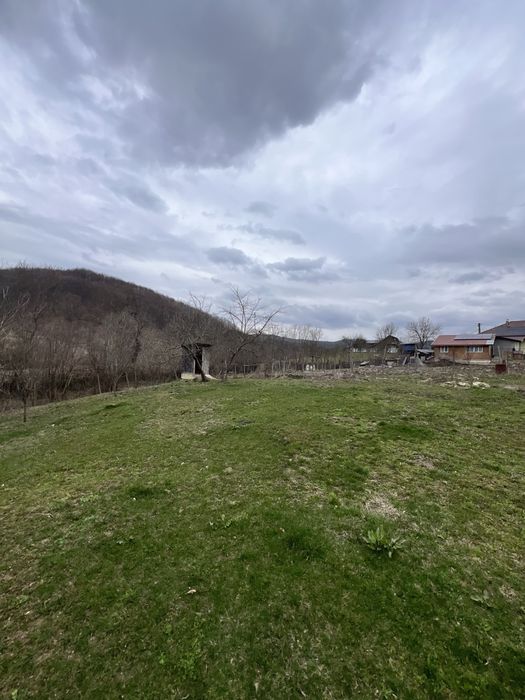 Casa cu teren de vânzare