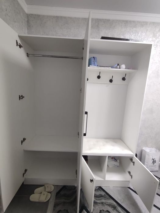 Прихожка ақ түсті