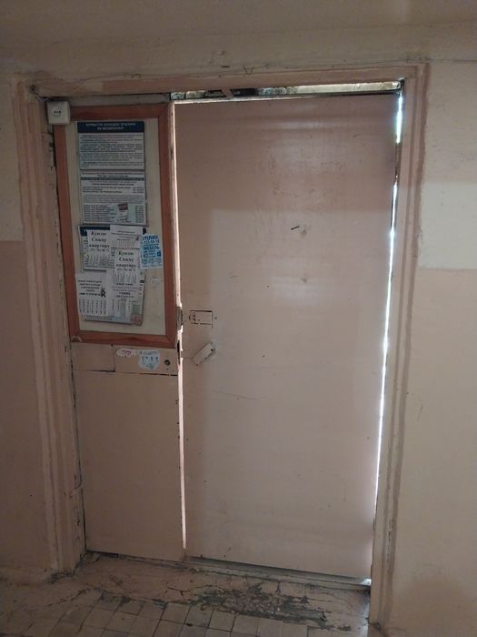 Дверь металлическая для под'езда с механическим кодовым замком