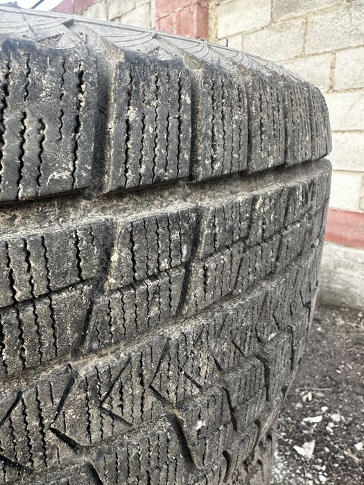 Продам комплект зимние шины
