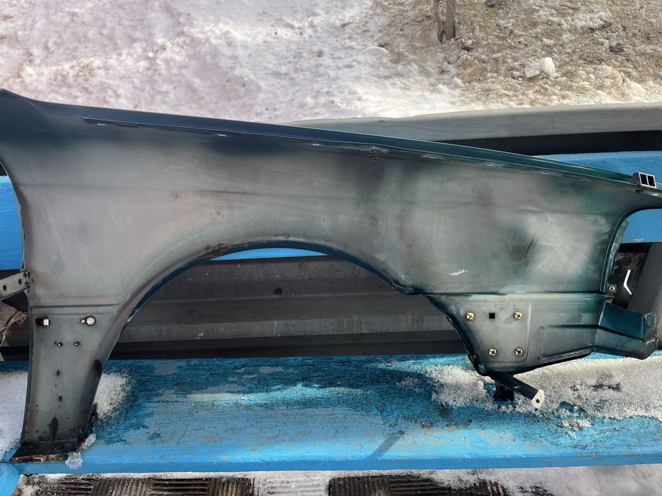 Продаю крыло на ауди 80