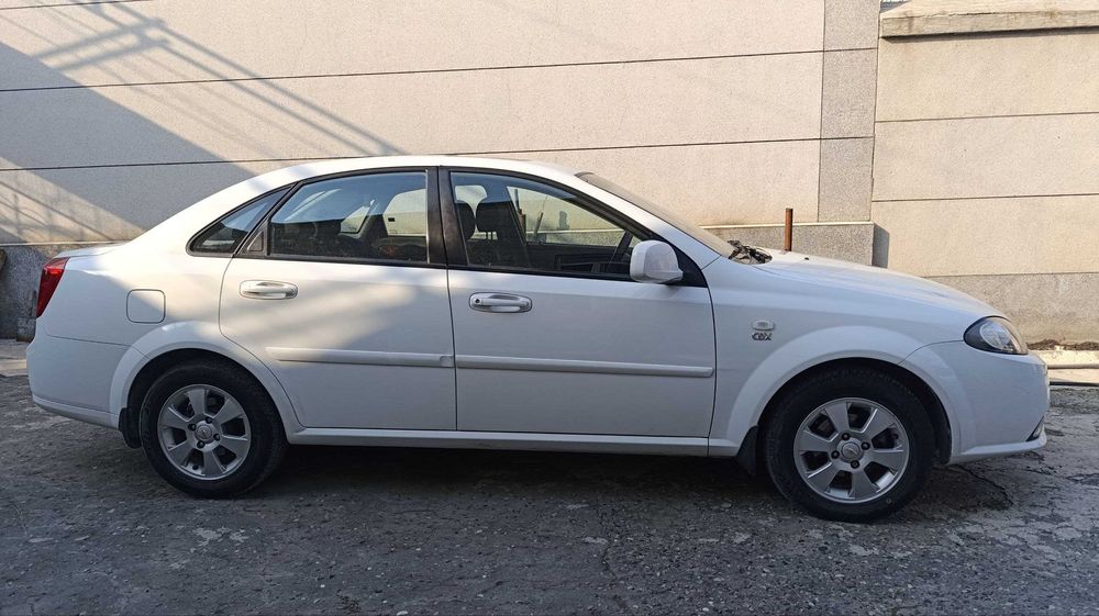 Sotiladi Chevrolet Gentra avtomat 2015 - 3 pozitsiya 53ming probeg