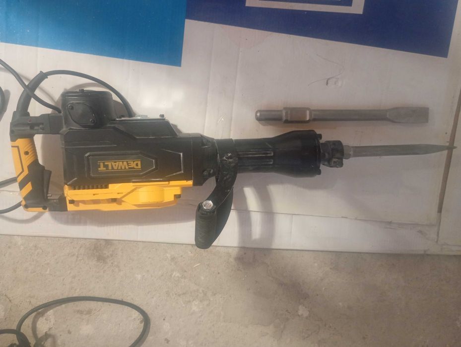 Къртачи Bosch GSH16-30 и Dewalt