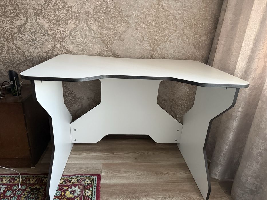 Стол компьютерный