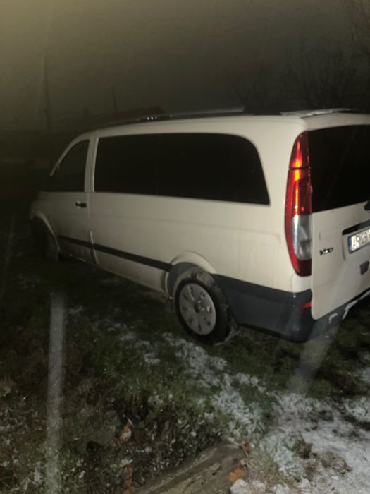 Vând Mercedes vito