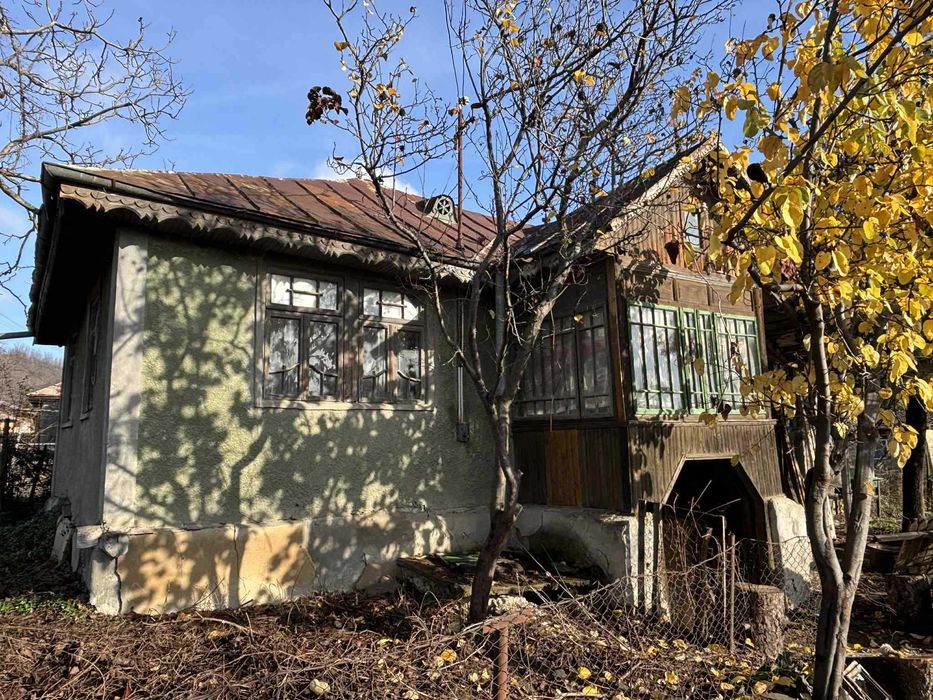 Casă de vanzare la 45 min de Bucuresti - Refugiu în inima viilor