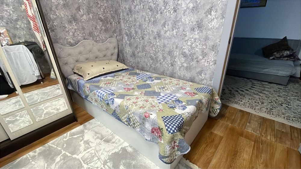 Кровать с матрасом