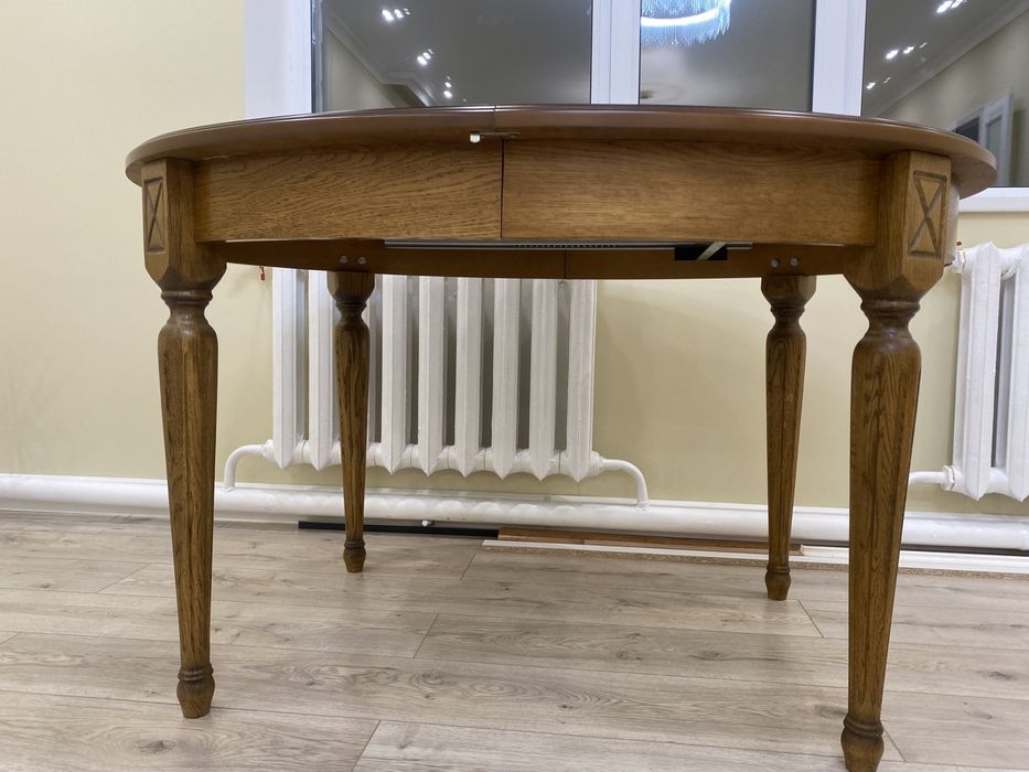 Стол для гостинной дубовый