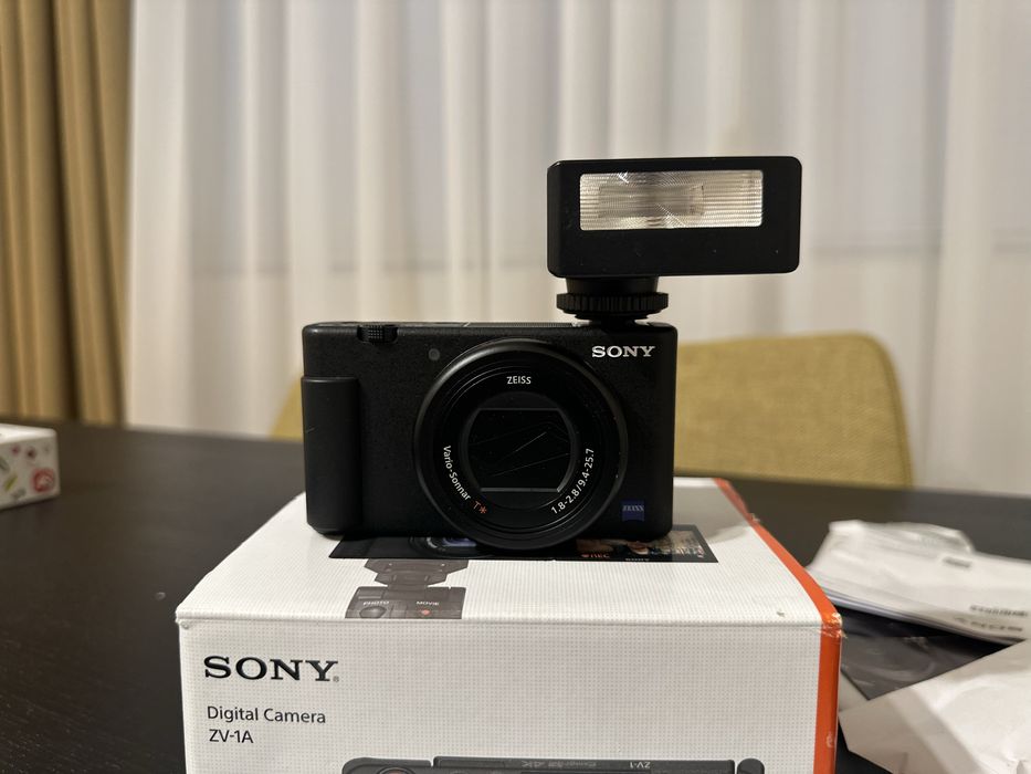 Sony ZV-1A + микрофон + карта + ПОДАРЪК светкавица Godox
