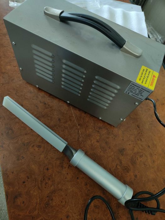 Cutit ultrasonic pentru prajituri sau materii prime moi si lipicioase