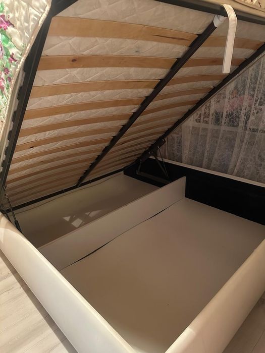 Продам 2х спальную кровать