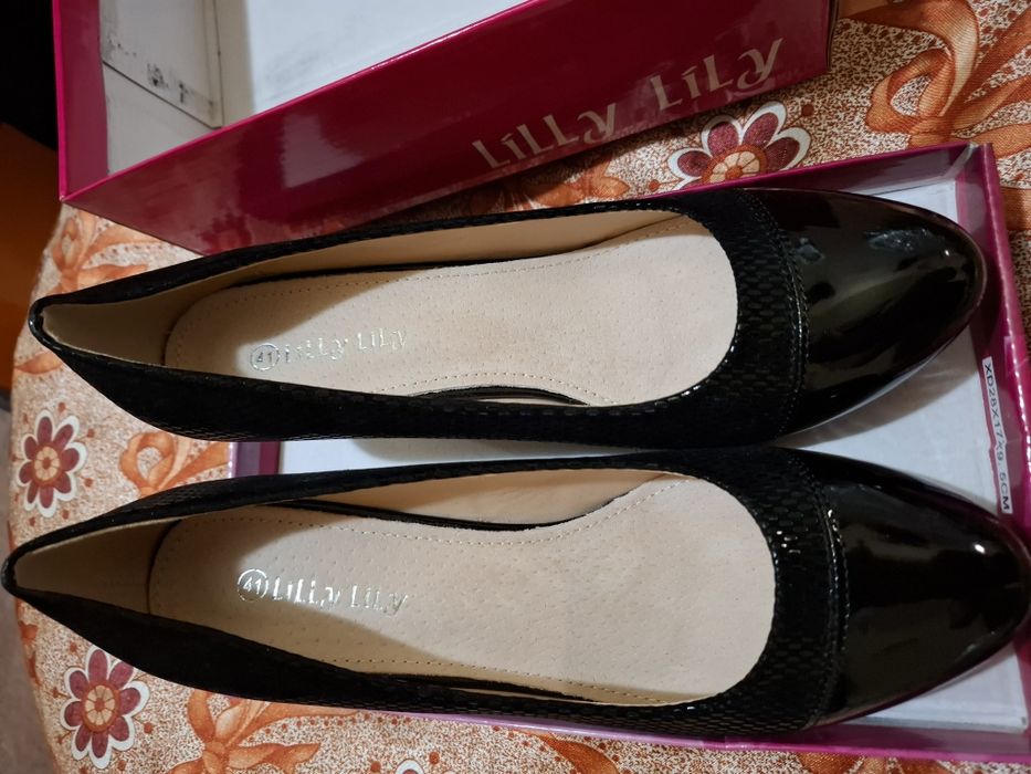 Продавам женски обувки номер 40