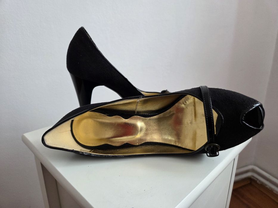 Pantofi eleganți de dama