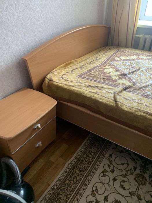 Кровать двухспальная широкая евро в отличном состоянии новый матрац