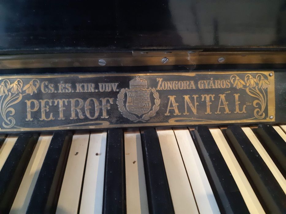 Pianina Petrof Antal