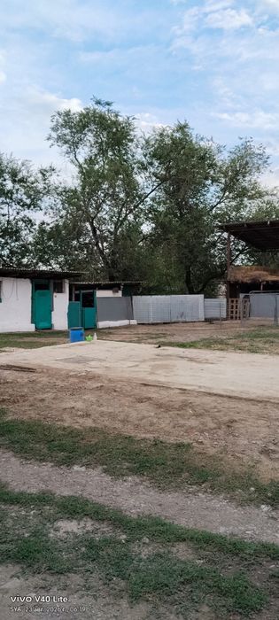 На продаже дом  плюс два участка