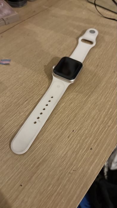apple watch SE (2025) GPS + cellular carcasa starlight 40mm