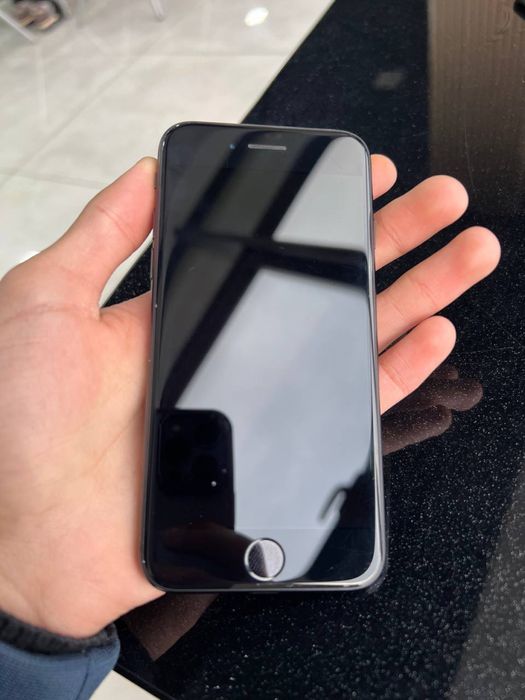 Iphone SE 2020 lekin yili 2021