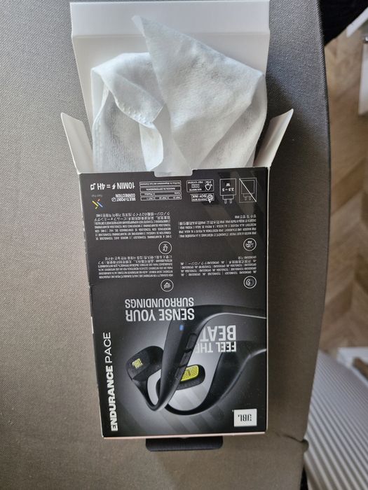 Casti JBL Endurance, rezistente la apa