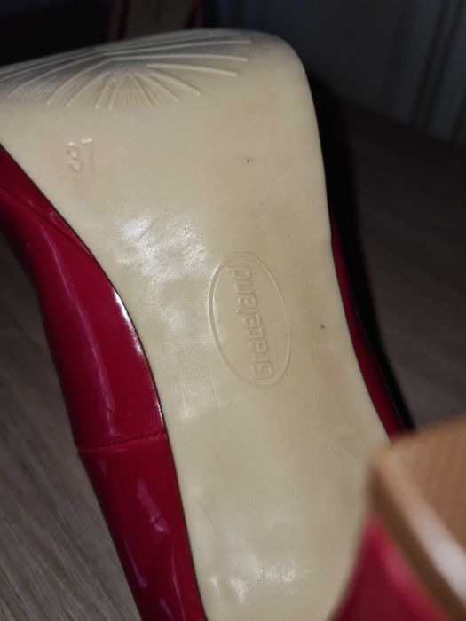 Лачени обувки на висок ток, 37 номер