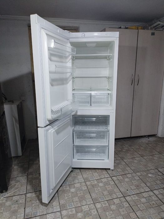 Холодильник INDESIT в отличном состояние
