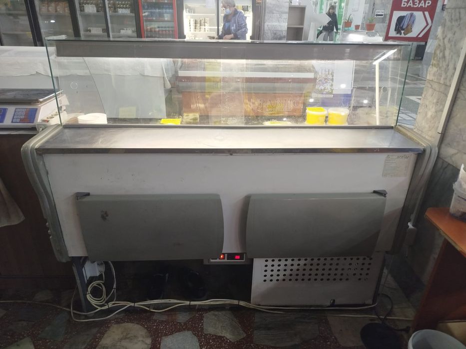 Продам холодильную ветрину