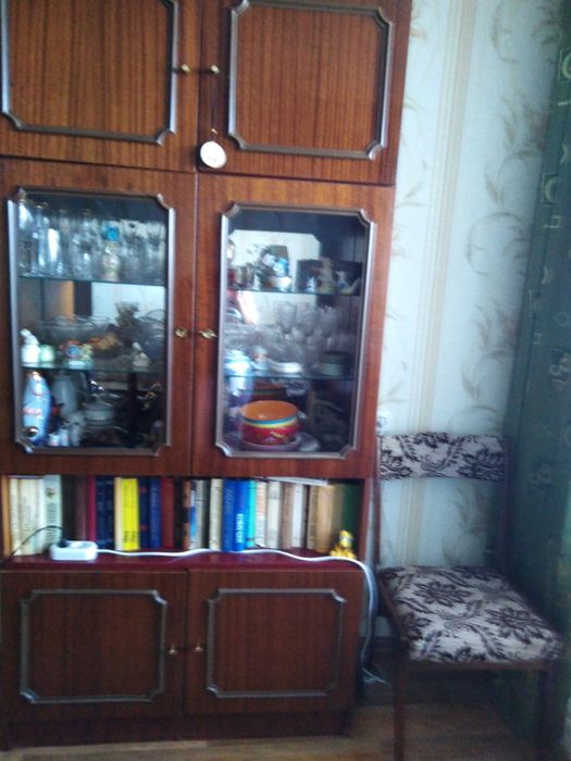 Продам сервант и книжный шкаф