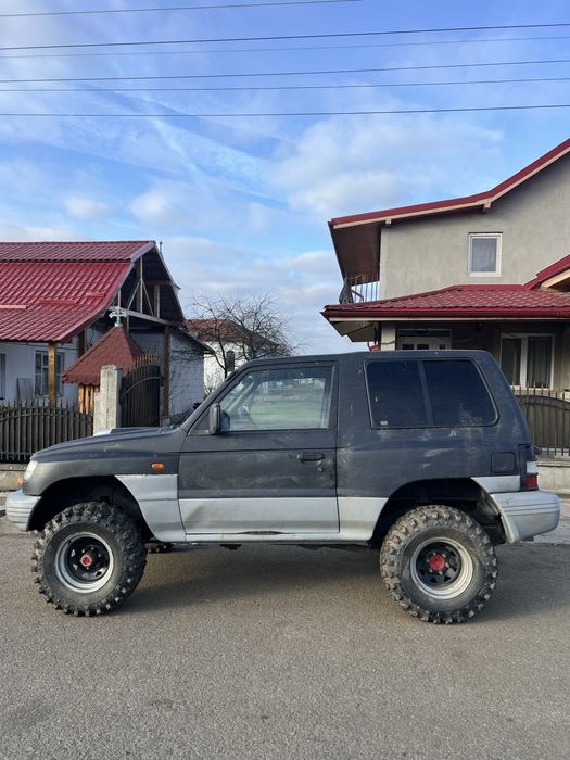 Vand Mitsubishi Pajero, autoutilitară