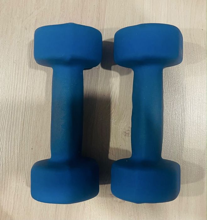 Продаю гантели по 3 кг