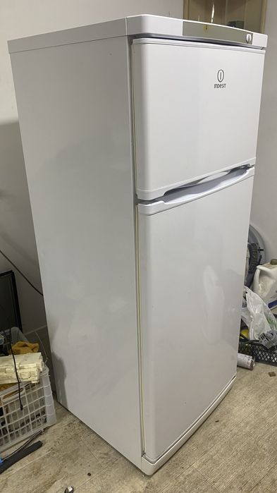 Холодильник indesit